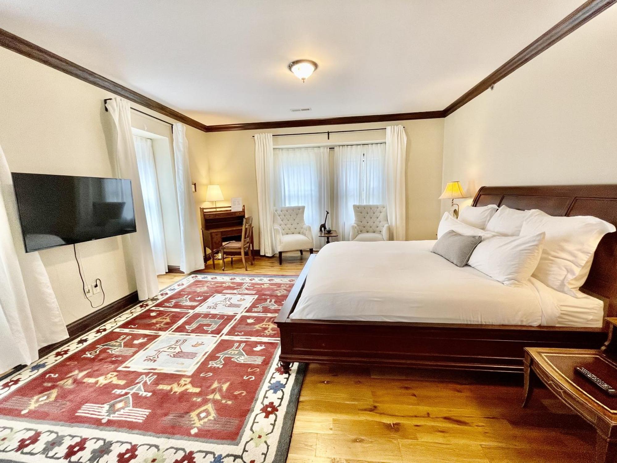 Deluxe King Suite,1765931120:JPEG